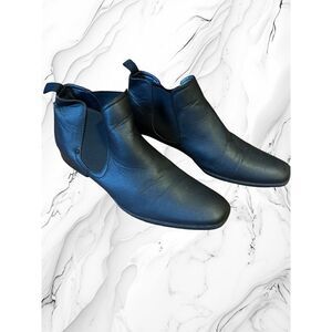 Guess  Men's Size 10.5  Black Ankle Boots Shoes